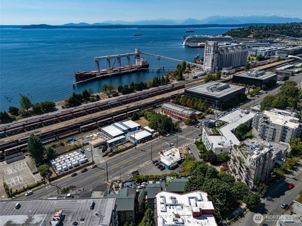 524 6th Avenue W 404, Seattle WA 98119