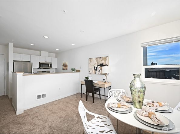 524 6th Avenue W 404, Seattle WA 98119