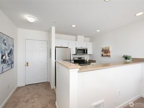 524 6th Avenue W 404, Seattle WA 98119