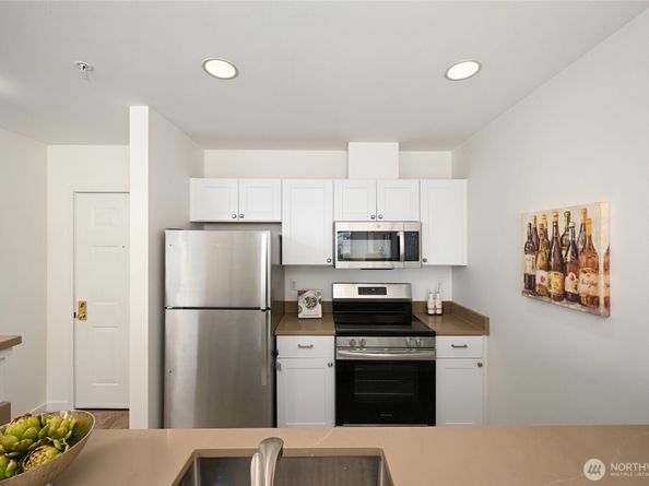 524 6th Avenue W 404, Seattle WA 98119