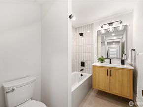 4517 44th Avenue SW A, Seattle WA 98116