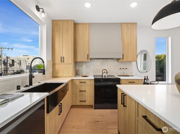 4517 44th Avenue SW A, Seattle WA 98116