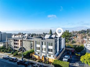4517 44th Avenue SW A, Seattle WA 98116