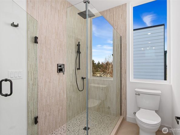 4517 44th Avenue SW A, Seattle WA 98116