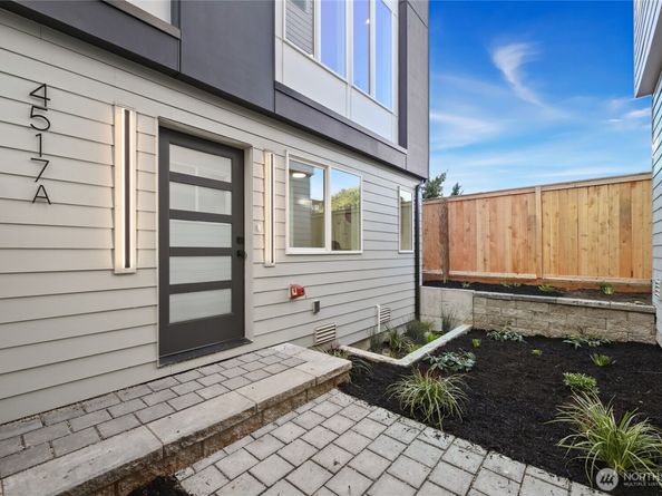 4517 44th Avenue SW A, Seattle WA 98116