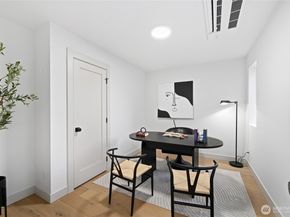 4517 44th Avenue SW A, Seattle WA 98116