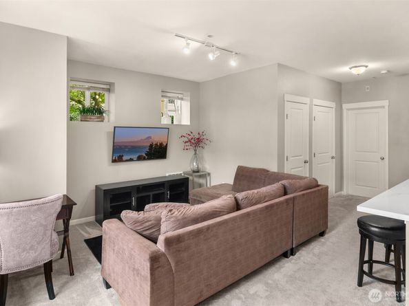 1926 18th Avenue NE 21A, Issaquah WA 98029