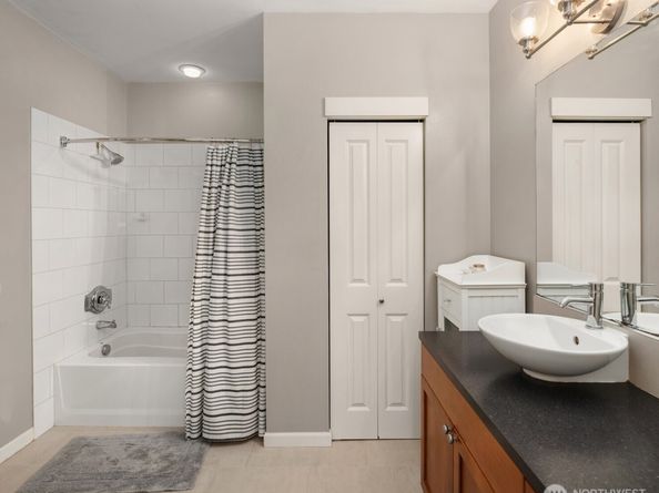 1926 18th Avenue NE 21A, Issaquah WA 98029