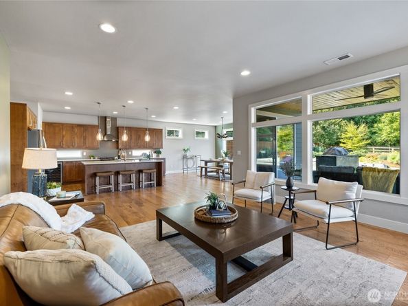 8009 E Commons Court, Port Orchard WA 98366