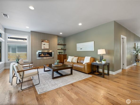 8009 E Commons Court, Port Orchard WA 98366