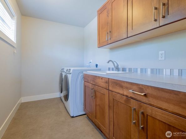 8009 E Commons Court, Port Orchard WA 98366