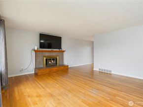 13729 8th Avenue S, Burien WA 98168