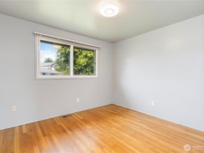 13729 8th Avenue S, Burien WA 98168