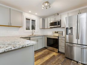 13729 8th Avenue S, Burien WA 98168