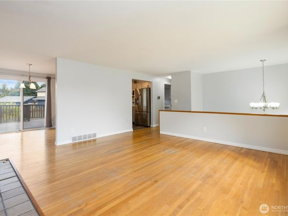 13729 8th Avenue S, Burien WA 98168