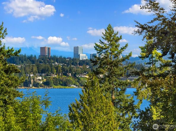 3920 50th Avenue NE, Seattle WA 98105