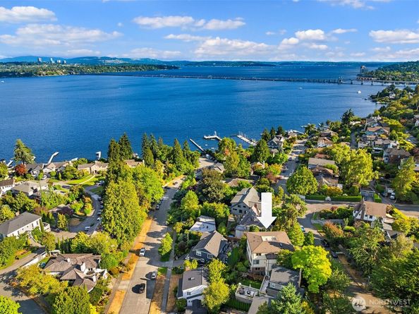 3920 50th Avenue NE, Seattle WA 98105
