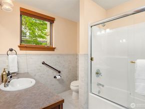 3920 50th Avenue NE, Seattle WA 98105