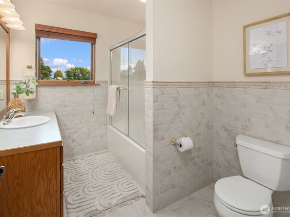 3920 50th Avenue NE, Seattle WA 98105