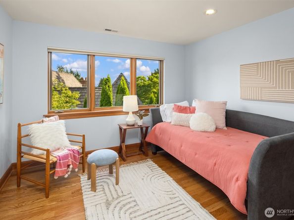 3920 50th Avenue NE, Seattle WA 98105