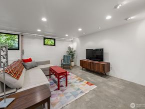 3516 NE 43rd Street, Seattle WA 98105