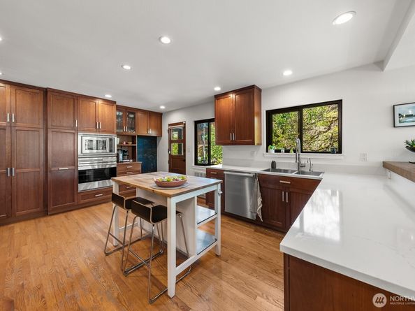 3516 NE 43rd Street, Seattle WA 98105
