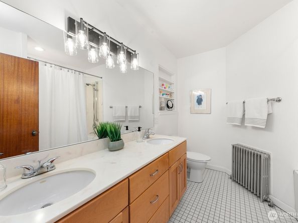 3516 NE 43rd Street, Seattle WA 98105