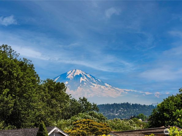 3516 NE 43rd Street, Seattle WA 98105