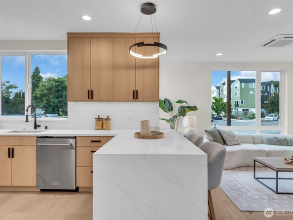 6402 Fauntleroy Way SW, Seattle WA 98136