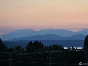 6402 Fauntleroy Way SW, Seattle WA 98136
