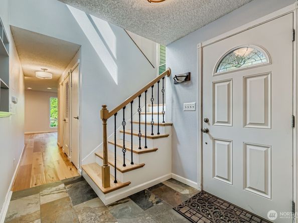 6529 NE Arrowhead Drive, Kenmore WA 98028