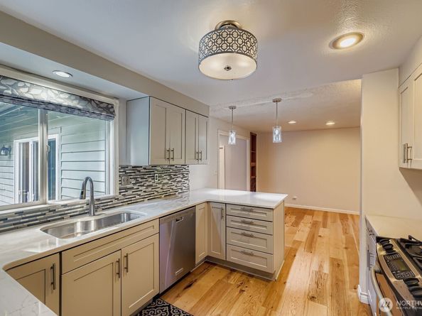 6529 NE Arrowhead Drive, Kenmore WA 98028