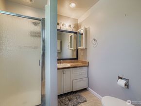 6529 NE Arrowhead Drive, Kenmore WA 98028