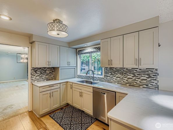 6529 NE Arrowhead Drive, Kenmore WA 98028