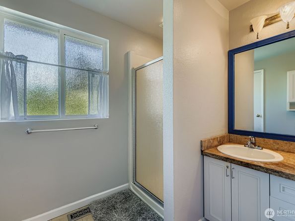 6529 NE Arrowhead Drive, Kenmore WA 98028