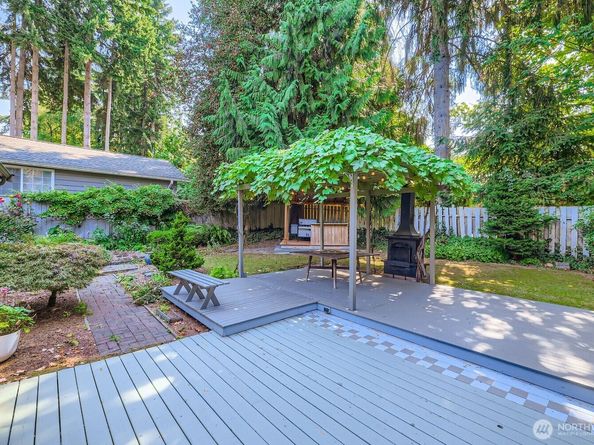 6529 NE Arrowhead Drive, Kenmore WA 98028