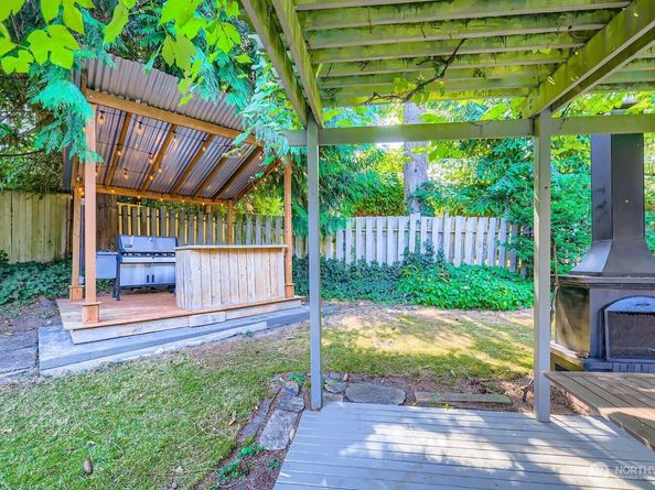 6529 NE Arrowhead Drive, Kenmore WA 98028