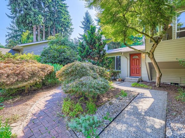 6529 NE Arrowhead Drive, Kenmore WA 98028