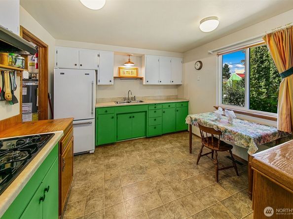 12102 10th Avenue SW, Burien WA 98146