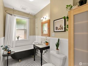 1812 16th Avenue 1, Seattle WA 98122