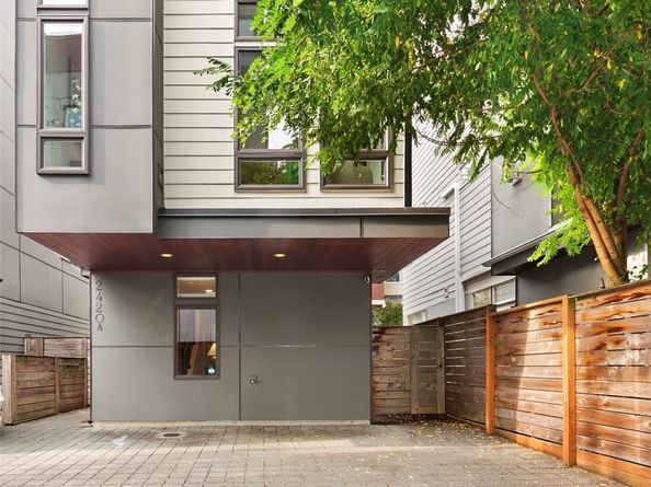 2420 A NW 61st Street, Seattle WA 98107