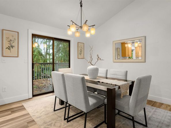 21812 SE 28th Street, Sammamish WA 98075