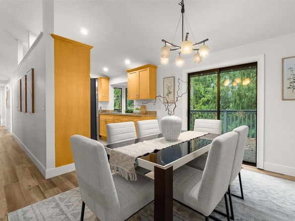 21812 SE 28th Street, Sammamish WA 98075