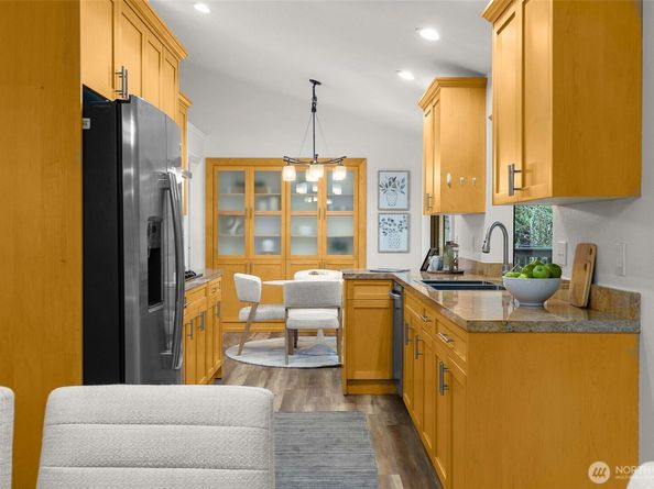 21812 SE 28th Street, Sammamish WA 98075