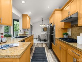 21812 SE 28th Street, Sammamish WA 98075