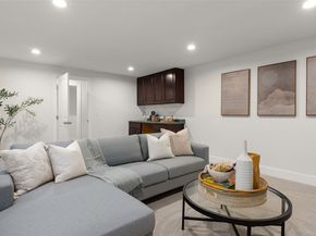 21812 SE 28th Street, Sammamish WA 98075