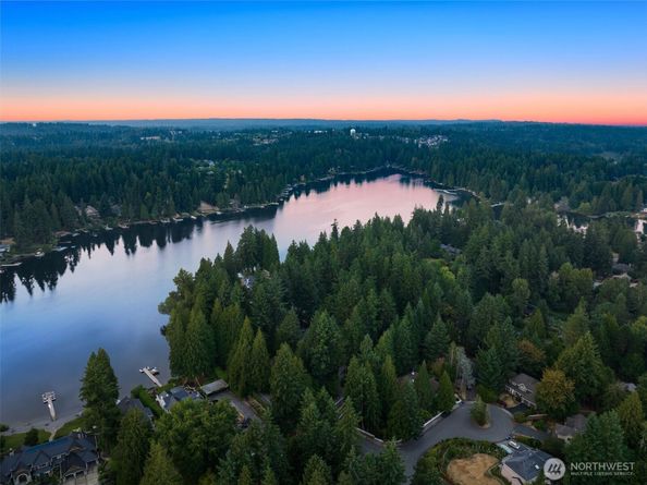 21812 SE 28th Street, Sammamish WA 98075