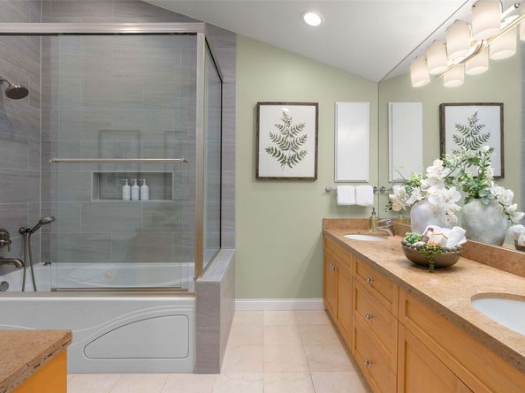 21812 SE 28th Street, Sammamish WA 98075