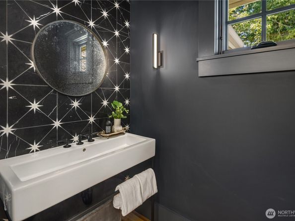 10218 Affirmed Lane NE, Bainbridge Island WA 98110