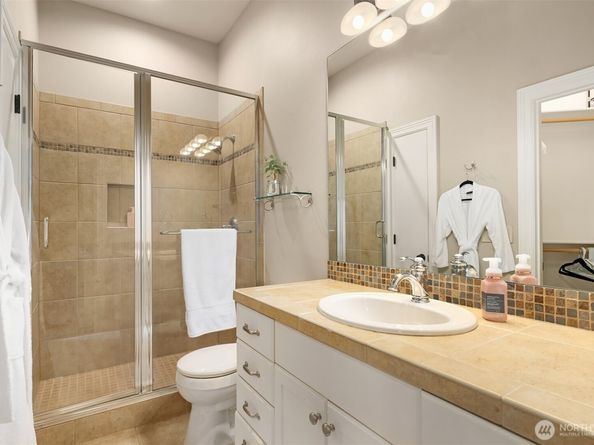 24270 SE 147th Place, Issaquah WA 98027